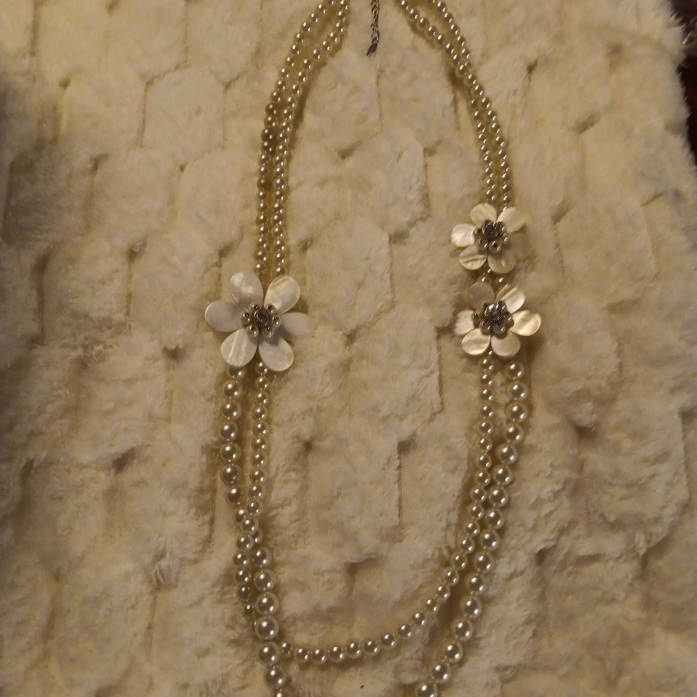 Elegant Pearl Flower Necklace